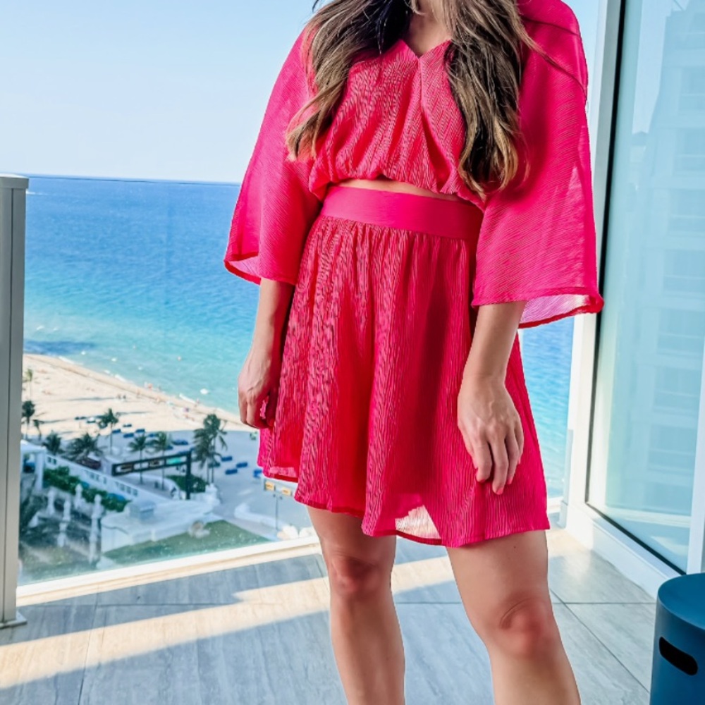 2 PIECE SET flowy lined skirt. Matching flowy top.